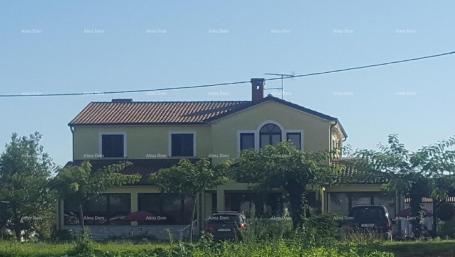 Kuća Prodaje se  kuća u  Umagu
