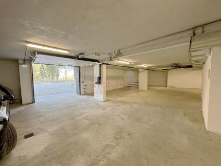 Vise parking mesta u podzemnog garazi, nova zgrada kod Difa i Fznr