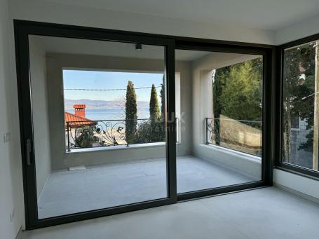 OPATIJA, CENTAR - veći stan 80m2 u novogradnji u centru Opatije, terasa, garaža, pogled na more