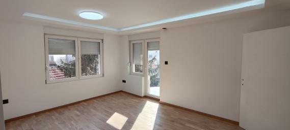 Nov dvoiposoban stan u centru Niša