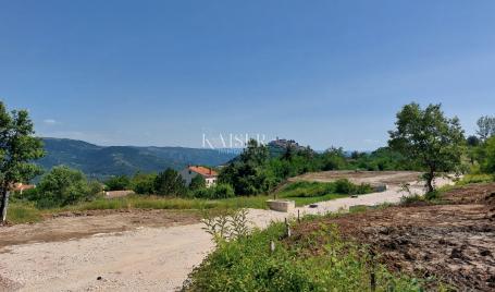 Istra, Motovun-zemljište s panoramskim pogledom