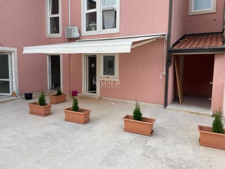 Istra, Novigrad - Stan 35 m2+loggia 5 m2 i Poslovni prostor 95 m2