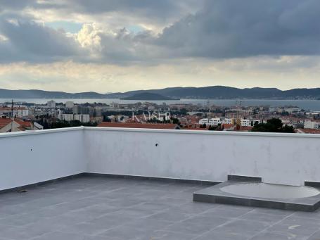 Zadar - luksuzni apartman 70m2 sa krovnom terasom