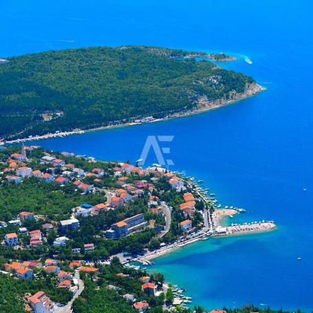 Jadranovo, građevinski teren s predivnim pogledom na more !! ID 518