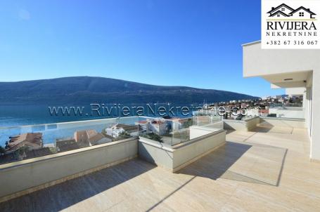 Super luxurious three-bedroom apartment with a panoramic sea view