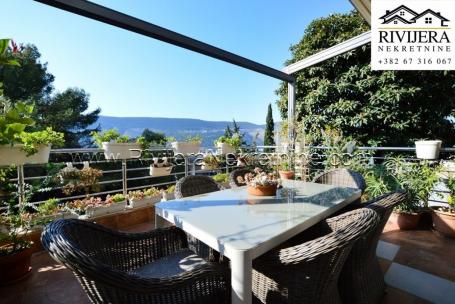 One-bedroom apartment with sea view in Herceg Novi