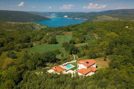 Istra, Rakalj, prekrasna vila s bazenom i pogledom na more na 1000 m2 zemljišta