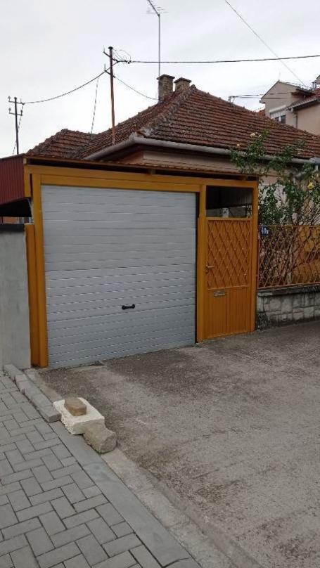 Dvojna kuća(stan 58m2) gas, parking- Koste Abraševića