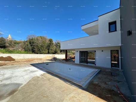 Kuća Prodaje se nova kuća sa bazenom na odličnoj lokaciji, blizu mora!