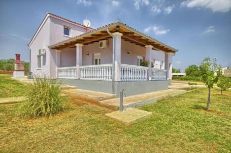 ISTRIA, VALTURA! A beautiful one-story house with a large garden