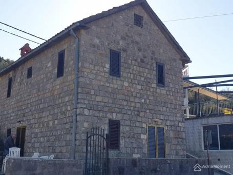 Dvospratna kamena kuća u naselju Bjelila, Luštica