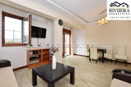 Two-bedroom furnished apartment right on the seaside in Meljine Herceg Novi