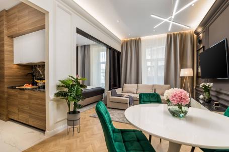 Rijeka, Centar, novouređen luksuzan stan NKP 104 m2 s tri apartmana