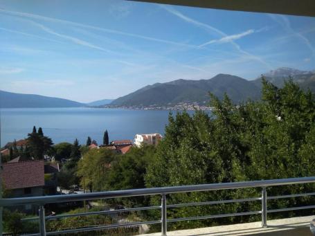 One bedroom apartment with sea view, Tivat