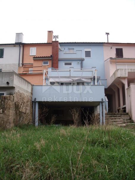 Insel Krk, Baška (Umgebung) - Renoviertes Haus mit zwei Wohnungen