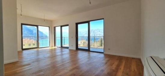 Three-room apartment with a view of the sea, Dobrota, Kotor