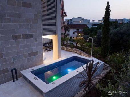 Stan u Rafailovićima - sa terasom od 80 m2 i privatnim bazenom