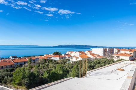 Makarska, moderan trosoban stan s otvorenim pogledom na more