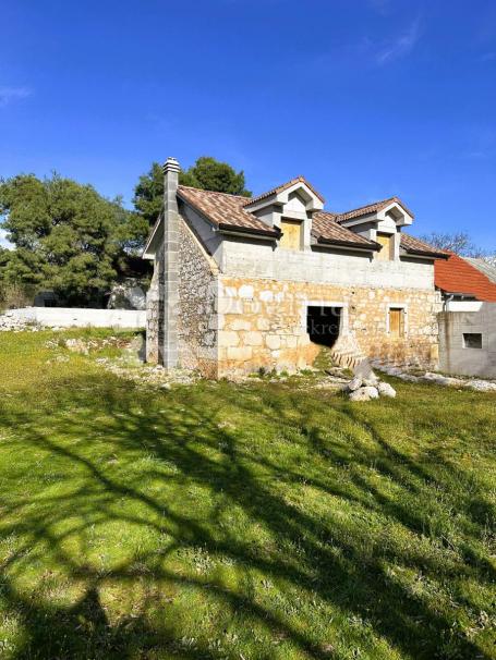Stara kamena kuća  blizu Nacionalnog parka Krka