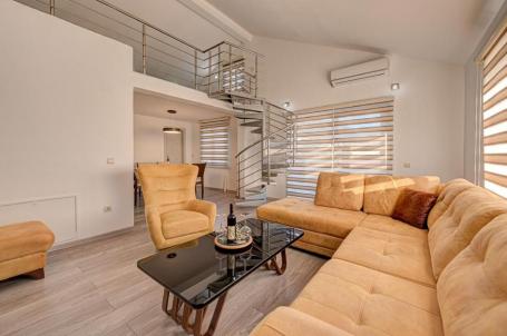 Three-bedroom apartment for long-term rent-Tivat