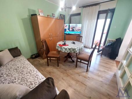 Novi Sad, Cara Dušana, na prodaju uknjižen dvosoban stan od 47m2, odlična lokacija, blizina MEDICINS