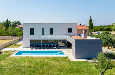 ISTRIA, LABIN - Newly built multi-storey house with swimming pool and additional land