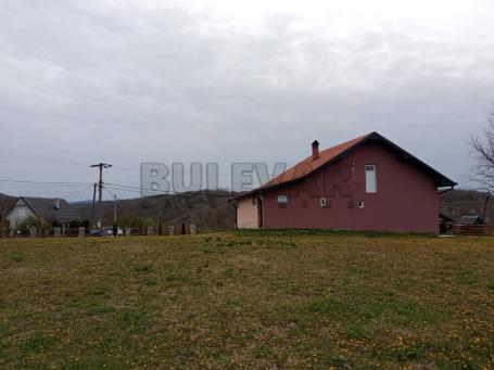 Kuća u Kormanu, Kragujevac, korisna površina 81 m2, plac površine 2636 m2