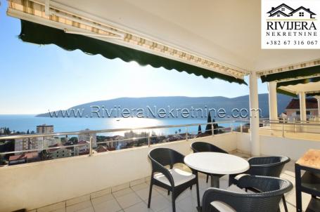 Luxurious two-bedroom apartment with a panoramic sea view in area Topla 2