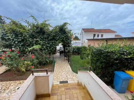 ISTRIA, VALBANDON - House with garden and garage in a quiet part of the village