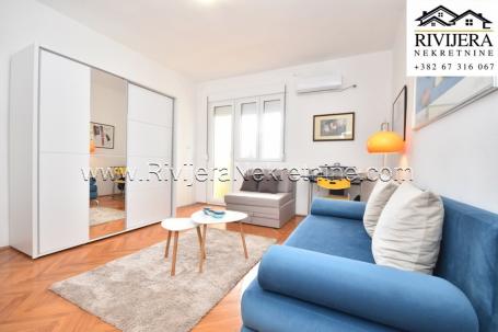 Luxurious apartment near the sea and promenade Pet Danica