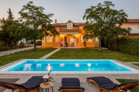 ŠIBENIK, DUBRAVA - house with swimming pool in an exceptional location
