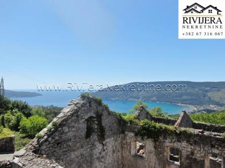 Kamena ruina sa odlicnim pogledom na more ulaz u Boko-Kotorski zaliv