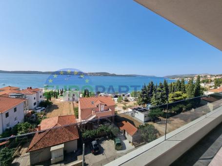 Penthouse od 150 m2 s pogledom na more i Trogir