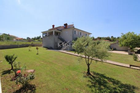 Istra - Vrsar, obiteljska kuća sa dvorištem od 743 m2