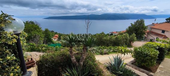 Rabac - house with several residential units and a panoramic view of the sea, 368 m2
