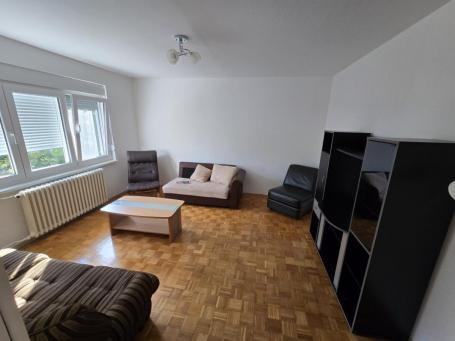 Sremska Kamenica - dvosoban stan u blizini policijske škole - odmah useljiv - 300 eura