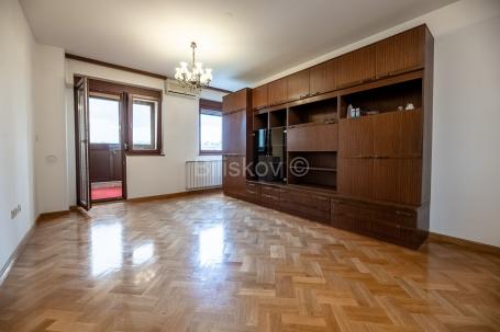 Prodaja, Jarun, Vrbani, 3-soban stan, garaža 17m2, lift