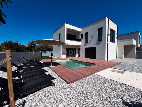 ISTRA, POMER - Moderna dvojna kuća sa bazenom u blizini mora i pogledom na more
