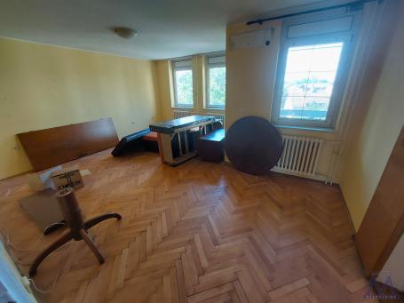 Novi Sad - Novo naselje kod doma zdravlja, na prodaju prazan odmah useljiv dvoiposoban stan od 59m2,