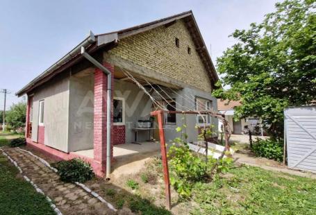 Kuća u predgrađu Sombora, 123 m2 na placu od 838 m2