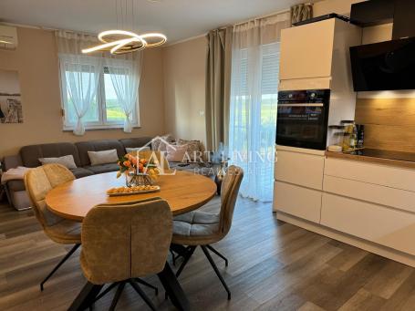 Istria, Umag, surroundings - modern two-bedroom apartment in a nice location, close to all facilitie