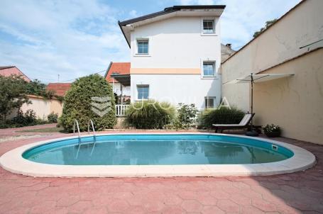 Osijek, Donji grad, adaptirana kuća s velikim potencijalom, 700 m², plac 947 m²