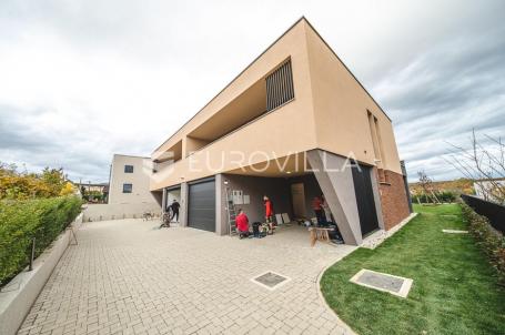 Zagreb Maksimir luksuzan dvoetažan stan/dvojna kuća sa bazenom 210 m² PRVI NAJAM