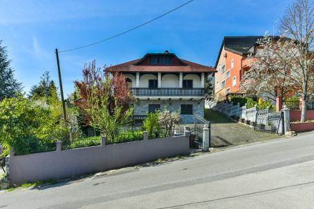 PRODAJEMO PROSTRANU OBITELJSKU KUĆU NA PARCELI OD 2.265m2 u GAJNICAMA, ZAGREB, I