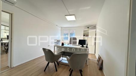 Prodaja, Poslovna zgrada, Samobor-istok, Ulica grada Wirgesa, 1050m2