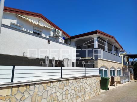 Apartmanska kuća s četiri stambene jedinice, 190 m², Vir