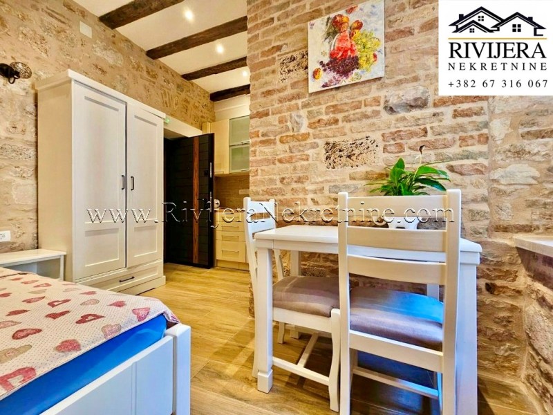 Renoviertes und komplett möbliertes Studio in der Altstadt von Kotor zu verkaufe