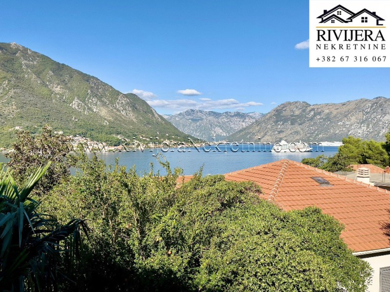 Na prodaju dvosoban stan sa pogledom na more Dobrota Kotor