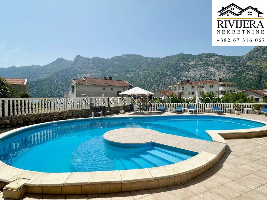 Na prodaju je prostran dupleks stan sa pogledom na more Risan Kotor