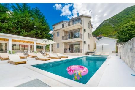 Prodaja moderne vile 240 m² sa bazenom i panoramskim pogledom – Stoliv, Boka Kotorska